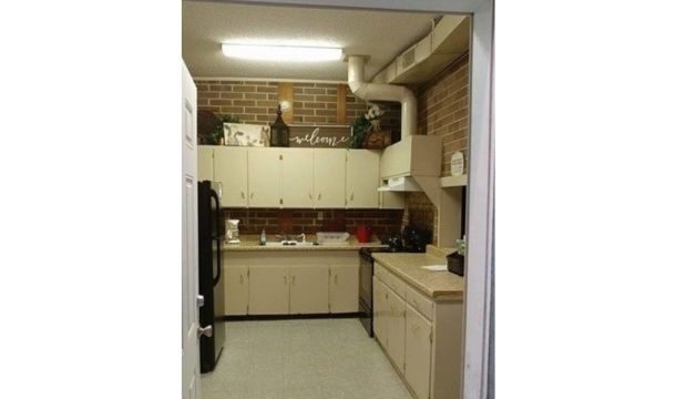 small kitchen at Radford House lodge girl scout property